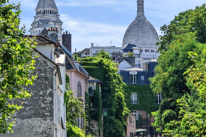guided-and-private-tour-of-3-hours-through-paris-aboard-a-citroen-2cv