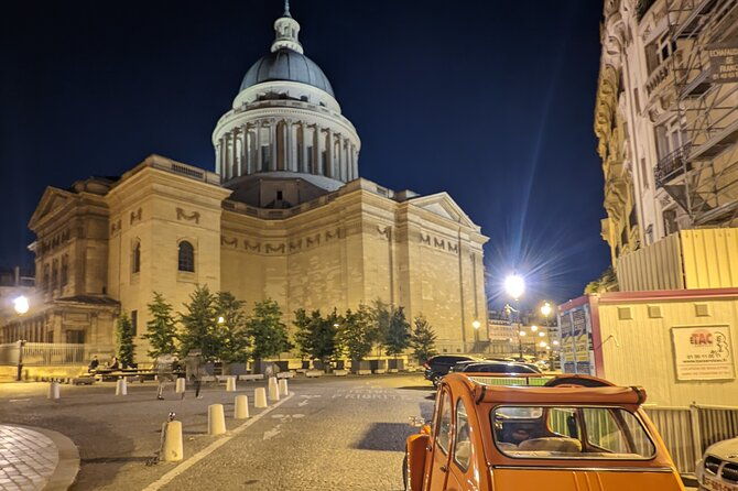 guided-and-private-tour-of-3-hours-through-paris-aboard-a-citroen-2cv