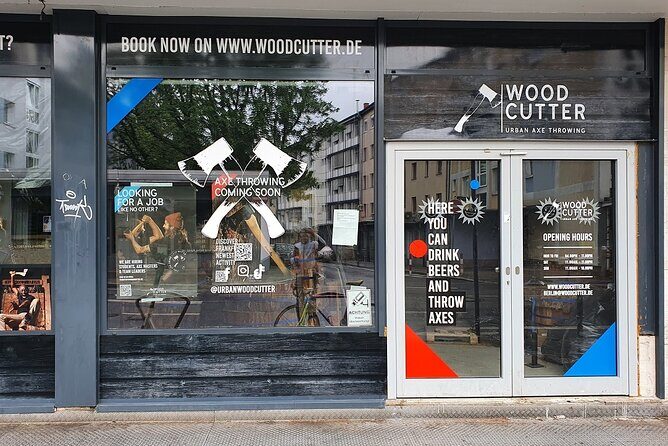 Guided Axe Throwing Experience in Frankfurt Altstadt - Who Should Consider This Experience?