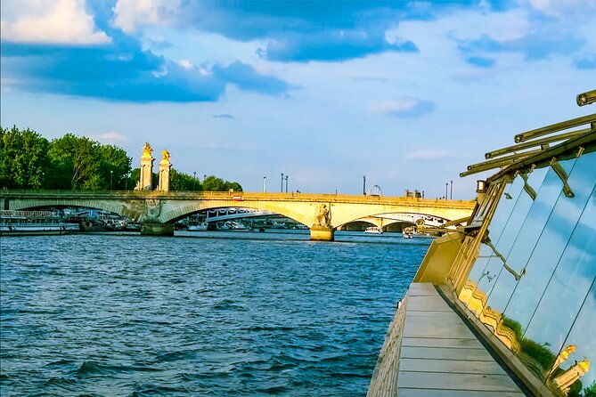 guided-boat-cruise-on-paris-seine-optional-eiffel-tower-dinner-2