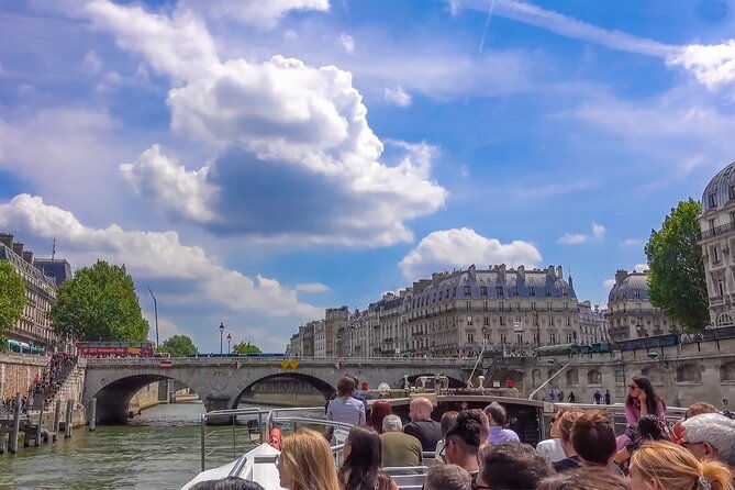 guided-boat-cruise-on-paris-seine-optional-eiffel-tower-dinner