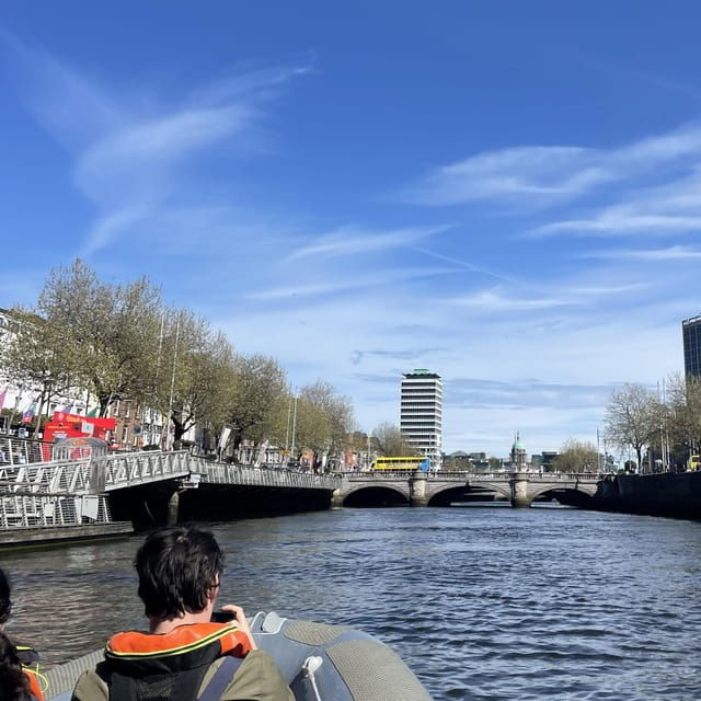 guided-boat-tour-around-dublin-bay