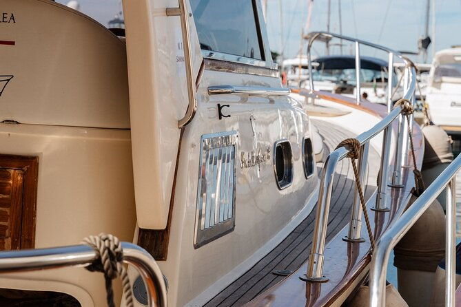 guided-boat-tour-of-capri-from-sorrento