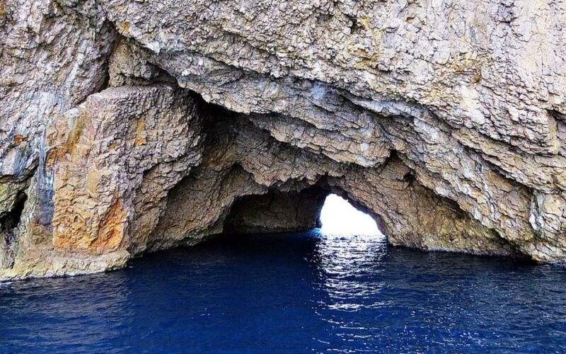 guided-boat-tour-to-medes-islands-roca-foradada-with-swim