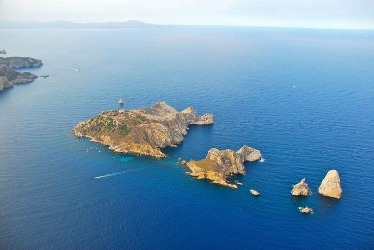 guided-boat-tour-to-medes-islands-roca-foradada-with-swim