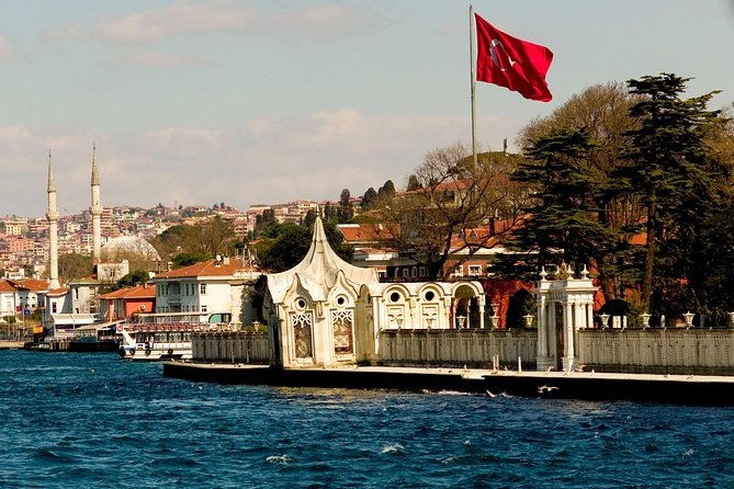 guided-bosphorus-black-sea-cruise-with-stopover-asia-and-lunch