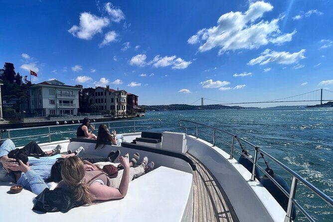 guided-bosphorus-yacht-cruise-with-asian-side-visit