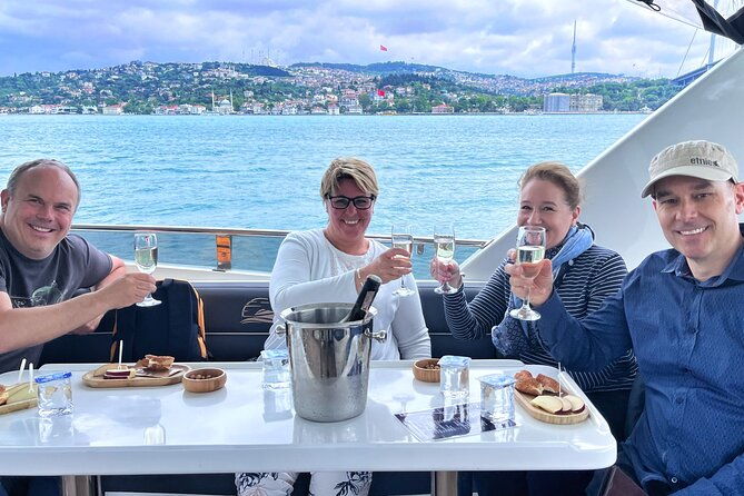 guided-bosphorus-yacht-cruise-with-asian-side-visit
