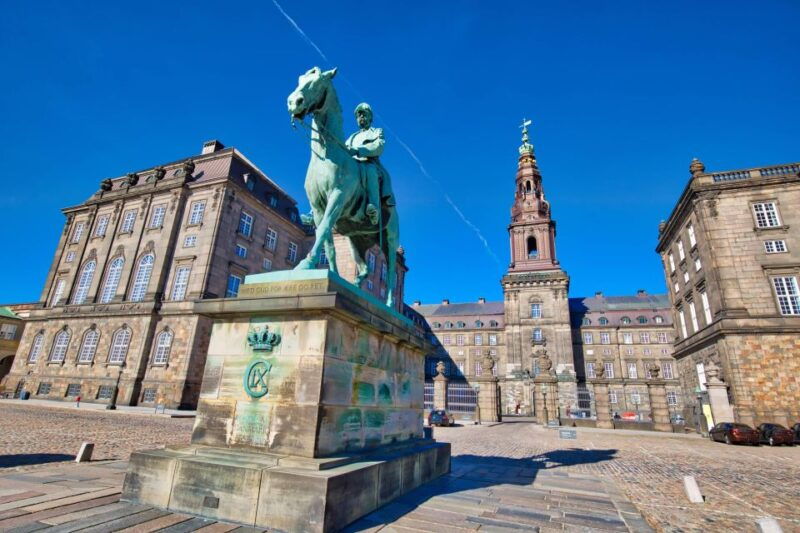guided-car-tour-of-copenhagen-city-center-nyhavn-palaces