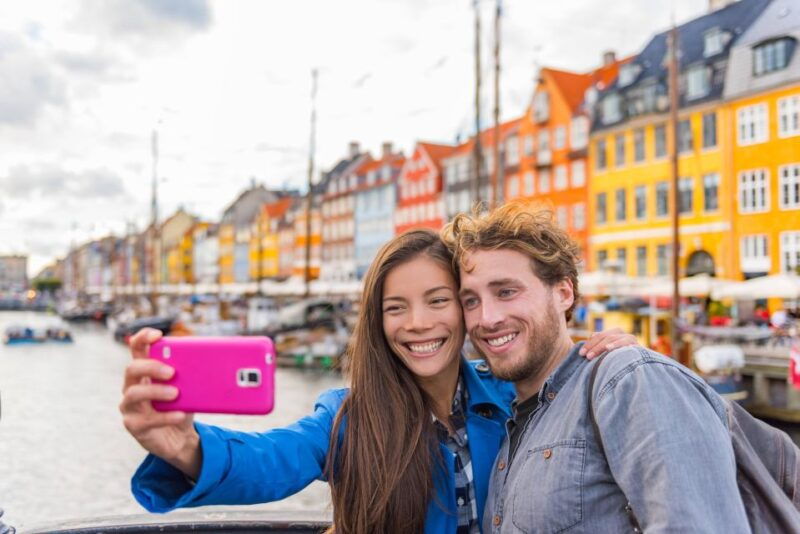 guided-car-tour-of-copenhagen-city-center-nyhavn-palaces