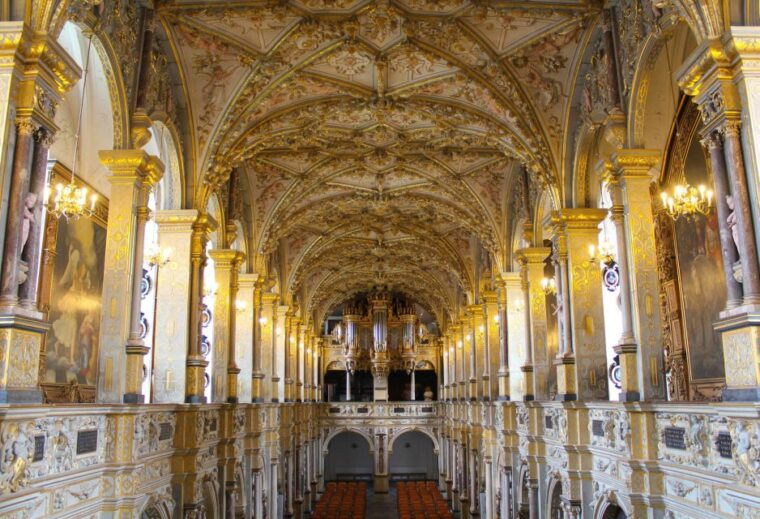 guided-car-tour-of-copenhagen-city-center-nyhavn-palaces