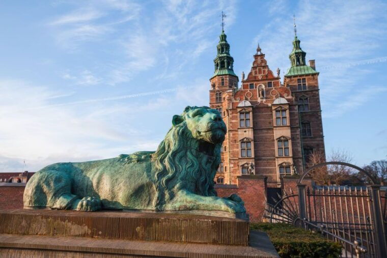 guided-car-tour-of-copenhagen-city-center-nyhavn-palaces