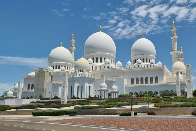 Guided City Tour of Abu Dhabi with Sheikh Zayed Mosque - Key Points