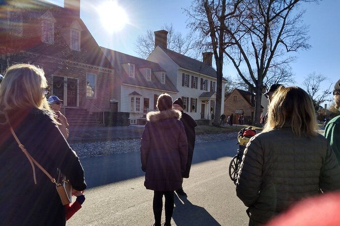 guided-colonial-christmas-tour-in-williamsburg-2