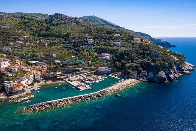 guided-day-by-boat-to-the-secrets-of-the-island-of-capri