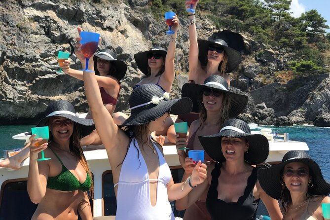 guided-day-by-boat-to-the-secrets-of-the-island-of-capri