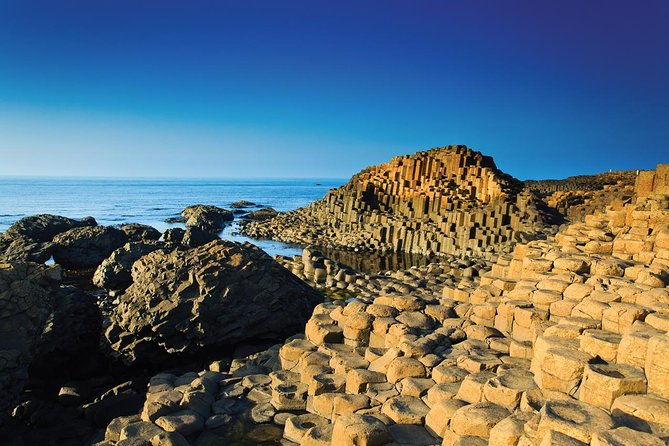 guided-day-tour-of-giants-causeway-from-belfast-by-comfortable-coach