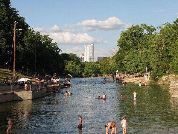 guided-downtown-skyline-kayak-tour-in-austin