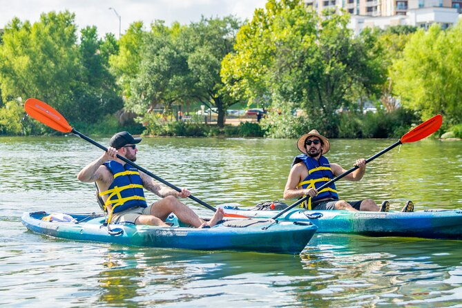 guided-downtown-skyline-kayak-tour-in-austin