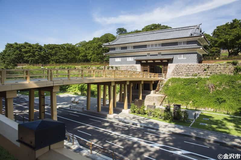 guided-ebike-walking-private-tour-of-kanazawa-mainkenrokuen