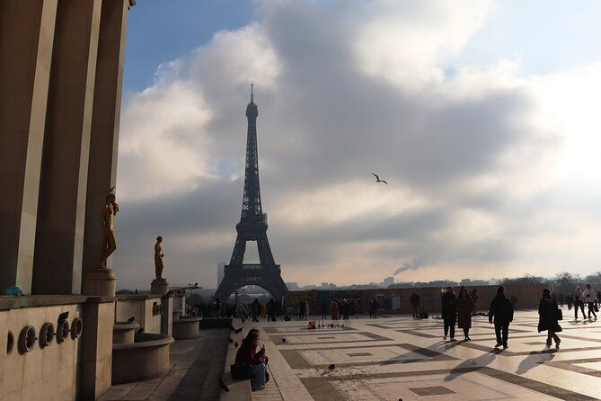 guided-eiffel-tower-tour-and-boat-cruise-river-seine-sightseeing
