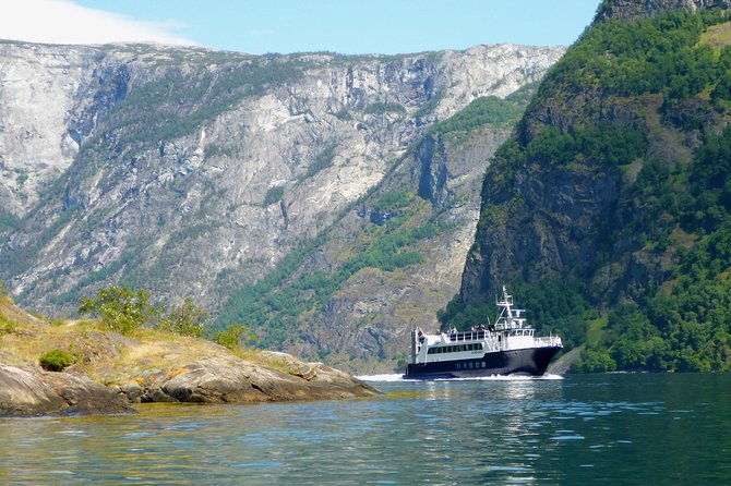 guided-fjord-glacier-tour-from-bergen