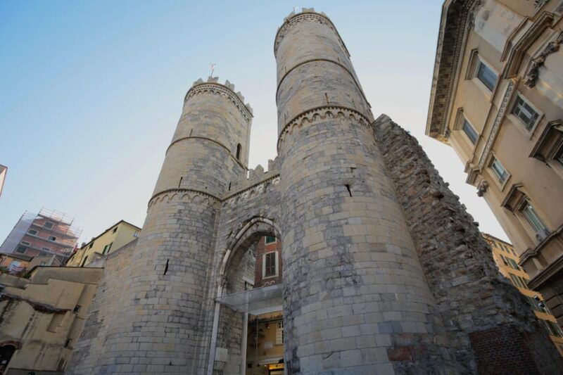 guided-food-tour-with-wine-tastings-in-genoa