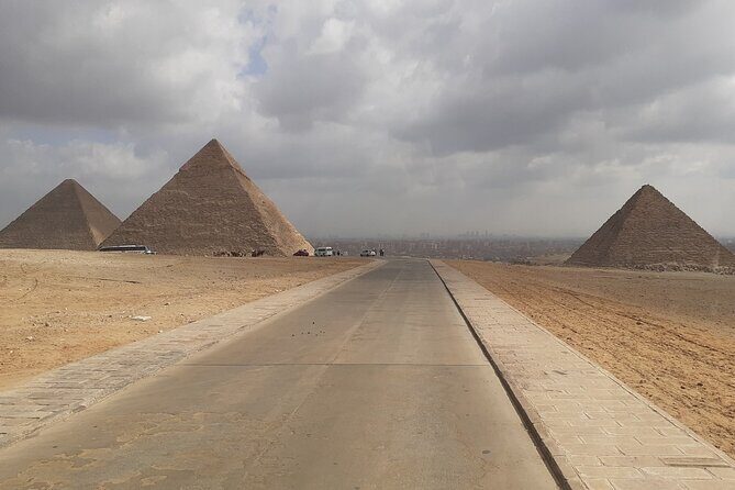 Guided full day tour to Giza pyramids, Egyptian Museum and Bazaar - Key Points