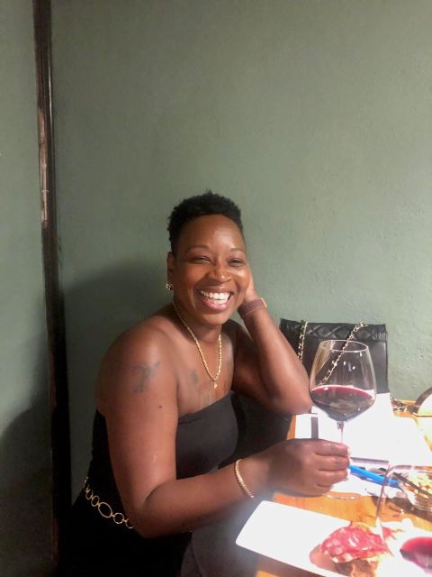 guided-fun-wine-tasting-in-naples-city-center