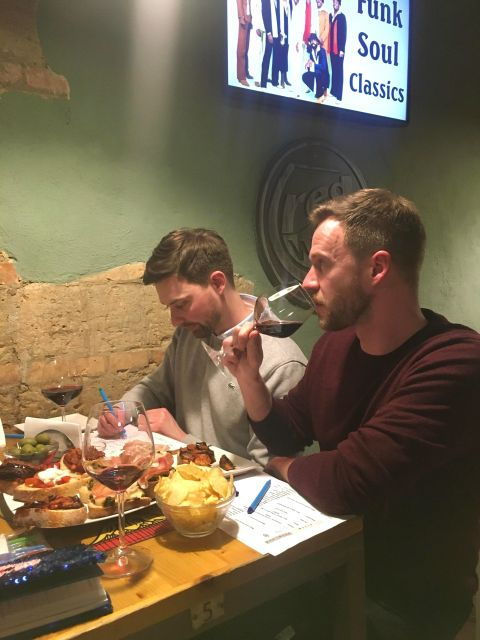 guided-fun-wine-tasting-in-naples-city-center