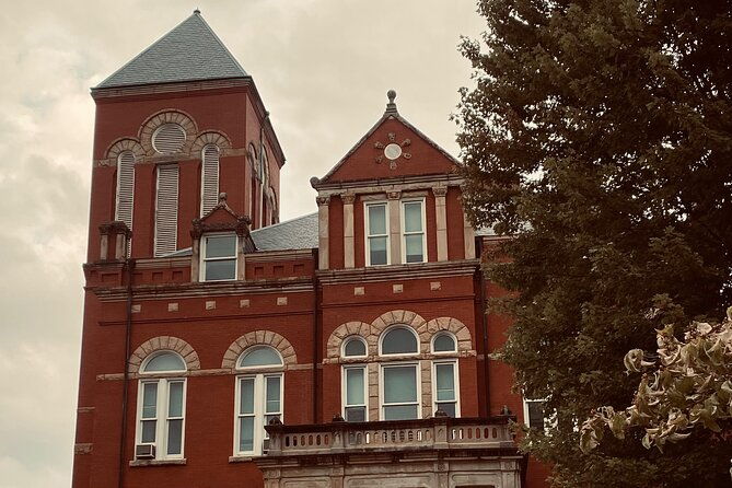 guided-ghost-walking-tour-through-historic-fayetteville