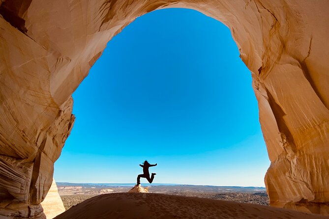 guided-hike-through-great-chamber-cutler-point-small-group