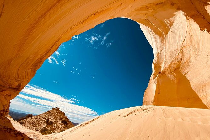 guided-hike-through-peekaboo-great-chamber-combo-small-group
