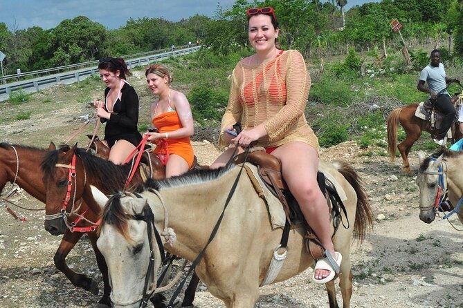 guided-horseback-riding-through-nature-in-punta-cana