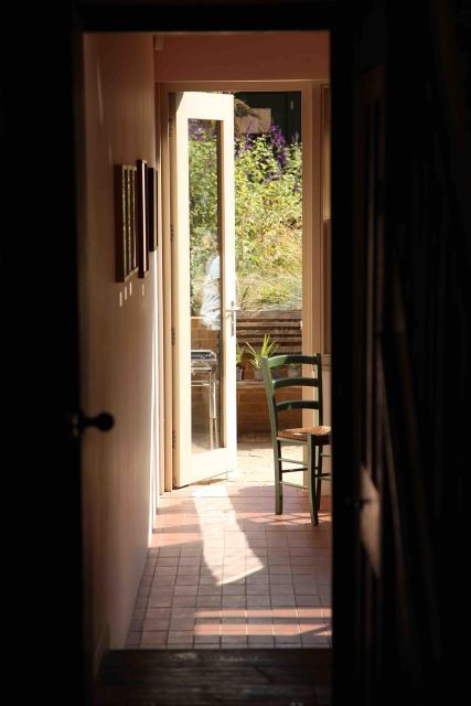 guided-house-tour-of-van-gogh-house-london