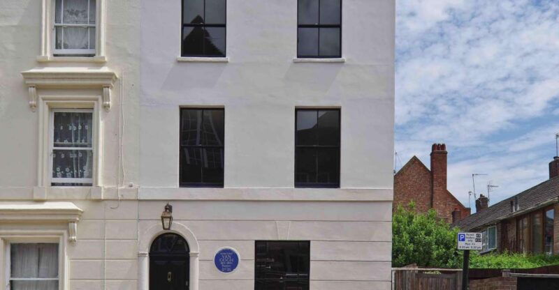 guided-house-tour-of-van-gogh-house-london