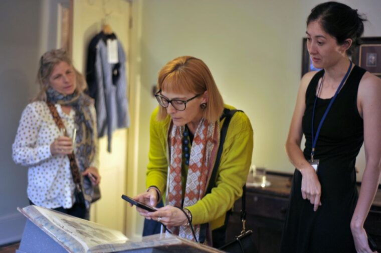 guided-house-tour-of-van-gogh-house-london