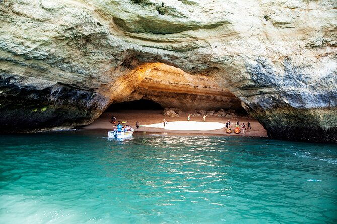 guided-kayak-tour-exploring-benagil-caves