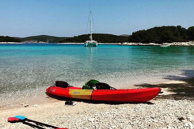 guided-kayaking-tour-to-pakleni-islands