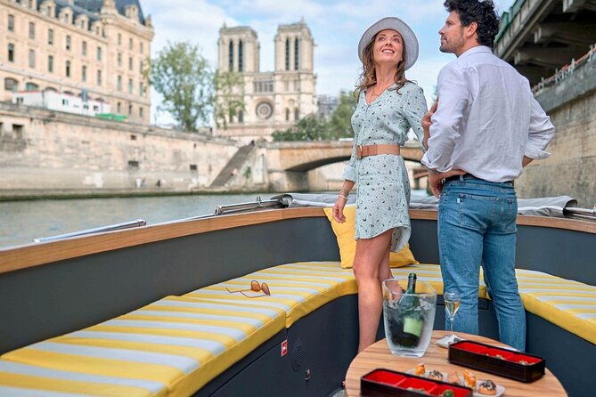 guided-luxury-river-cruise-walking-tour-of-paris-monuments