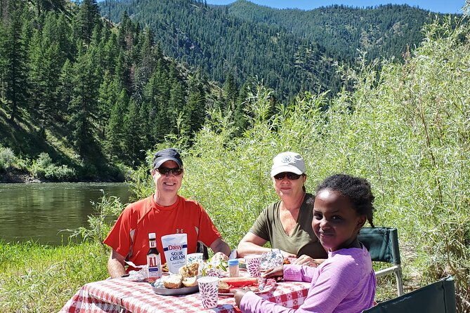 guided-scenic-float-day-trip-on-the-salmon-river