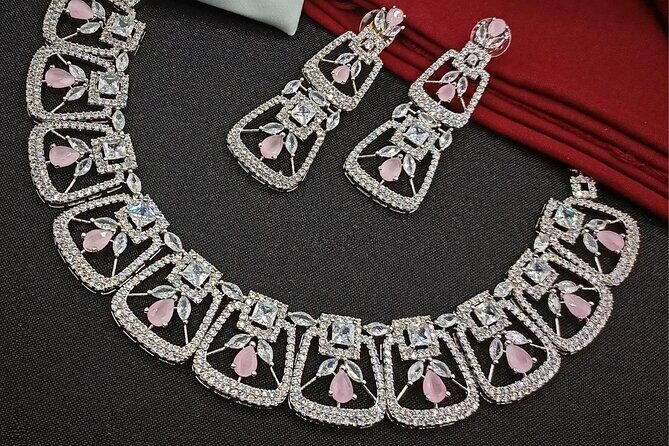 Guided Shopping Tour In Mumbai - Key Points