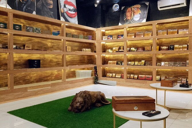 guided-shopping-tour-to-worldmart-souvenirs-store