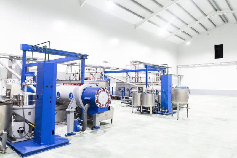 guided-tour-and-oil-tasting-at-the-aceites-molisur-factory