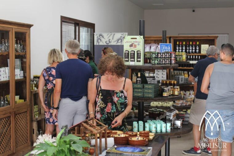 guided-tour-and-oil-tasting-at-the-aceites-molisur-factory