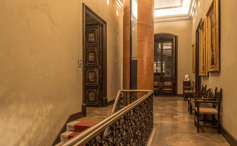 guided-tour-at-catalonias-royal-academy-of-medicine