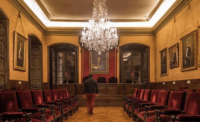 guided-tour-at-catalonias-royal-academy-of-medicine