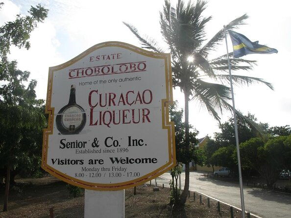 guided-tour-at-the-curacao-liqueur-distillery