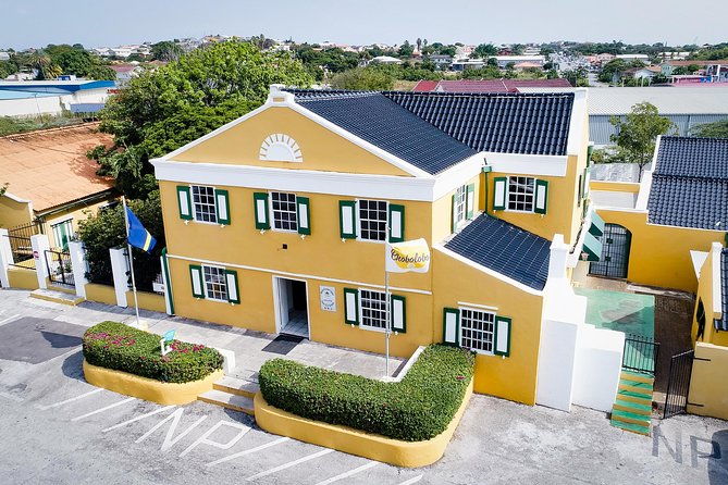 guided-tour-at-the-curacao-liqueur-distillery