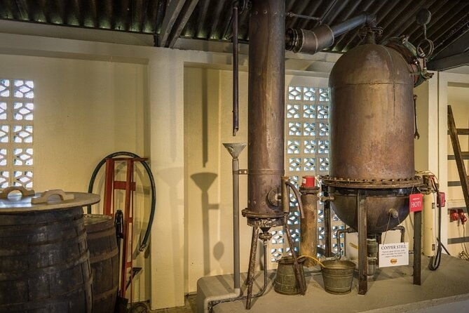 guided-tour-at-the-curacao-liqueur-distillery